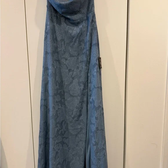 Elegant Blue Strapless Lace Dress - Picture 3 of 5